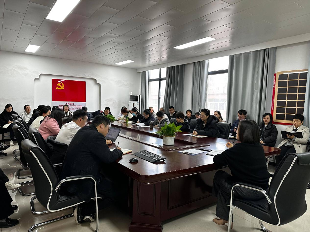 yl9193永利集团召开专题会议推进学院近期重...